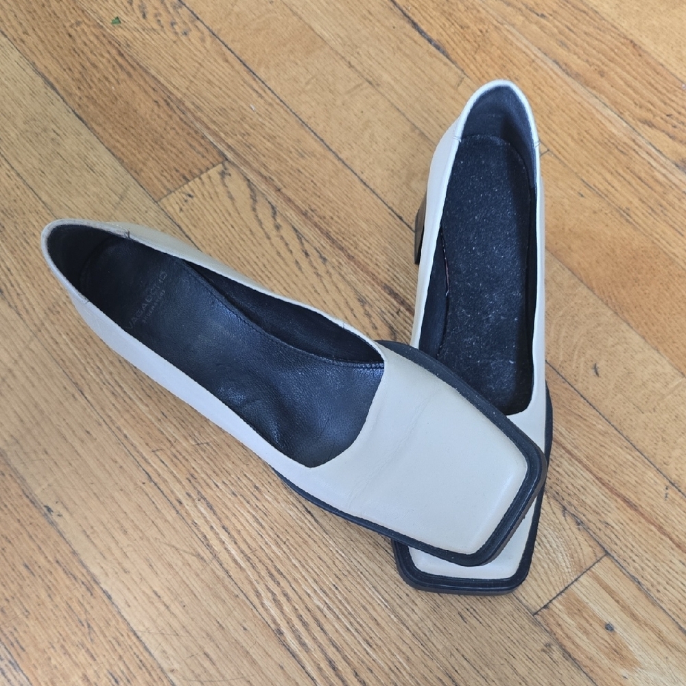 Vagabond Cream and Black Flats Timeless Slip-On Design